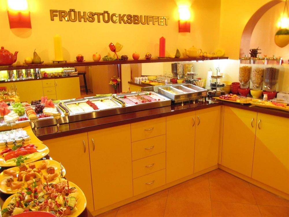 Hotel Am Hauptbahnhof Schwerin  Buitenkant foto