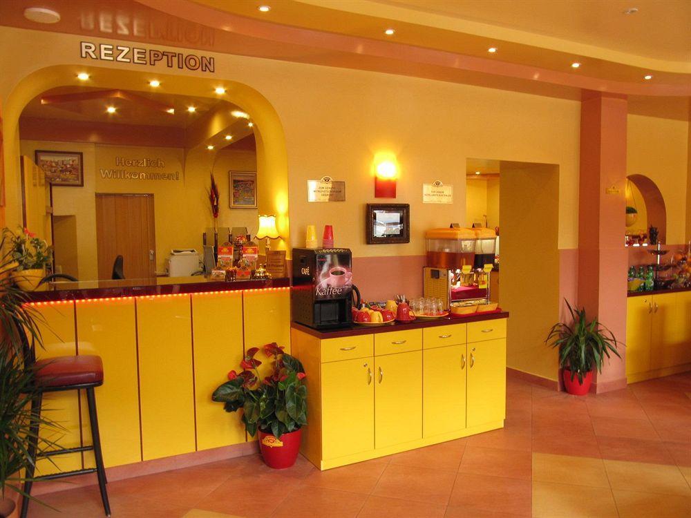 Hotel Am Hauptbahnhof Schwerin  Buitenkant foto