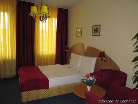 Hotel Am Hauptbahnhof Schwerin  Buitenkant foto