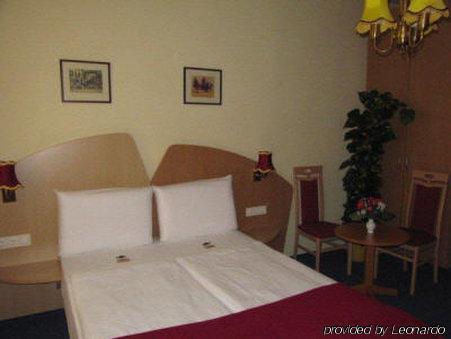Hotel Am Hauptbahnhof Schwerin  Buitenkant foto