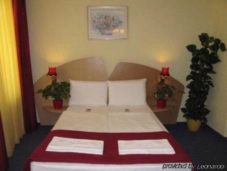Hotel Am Hauptbahnhof Schwerin  Buitenkant foto