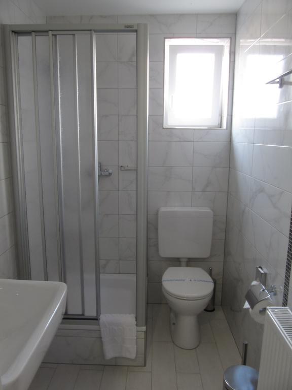 Hotel Am Hauptbahnhof Schwerin  Kamer foto