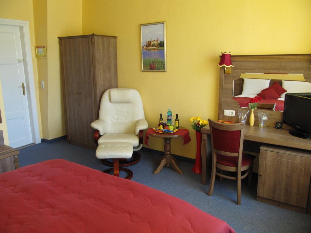 Hotel Am Hauptbahnhof Schwerin  Buitenkant foto
